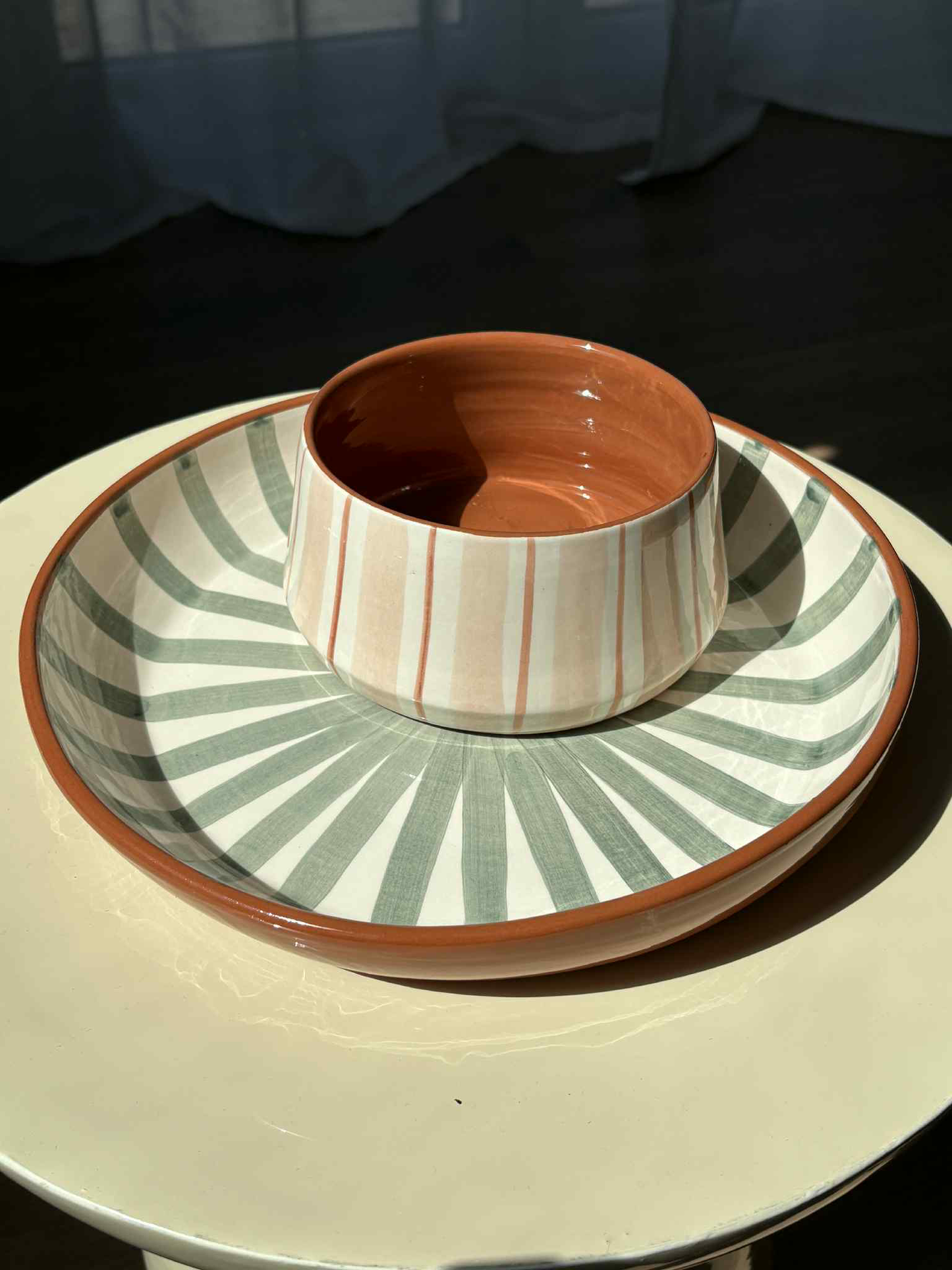 Plat en céramique artisanale Vert sauge