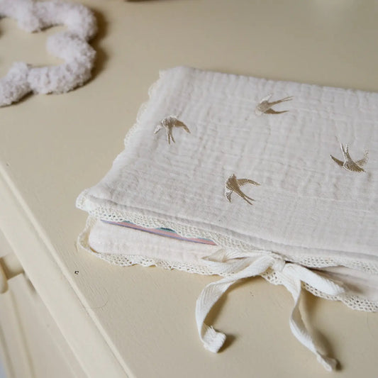 Protège carnet de santé Hirondelles