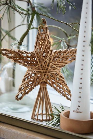 Étoile en rotin